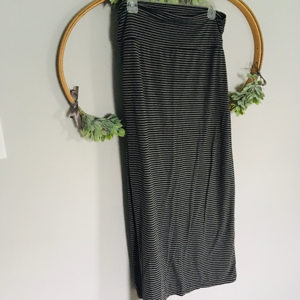 Faded Glory// Black and Gray Striped Maxi Skirt🖤